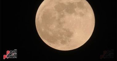 "شهر استثنائى" خسوف كلى للقمر وكسوف جزئى للشمس.. اعرف الموعد ومناطق الرؤية