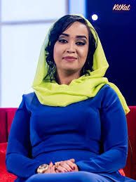 شاهد بالفيديو.. الفنانة ريماز ميرغني تتغزل في زوجها: (سند وراجل ضكران شديد وزول حارة وربنا يخليهو)