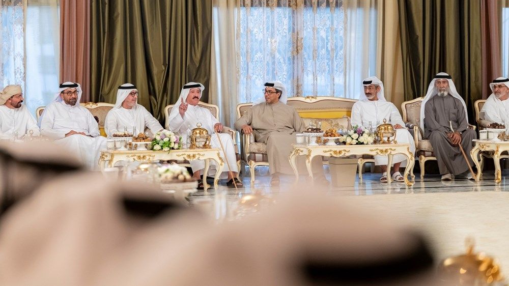منصور بن زايد يحضر مأدبة الإفطار التي أقامها سلطان بن حمدان