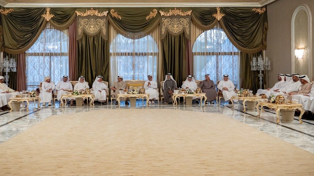 منصور بن زايد يحضر مأدبة الإفطار التي أقامها سلطان بن حمدان