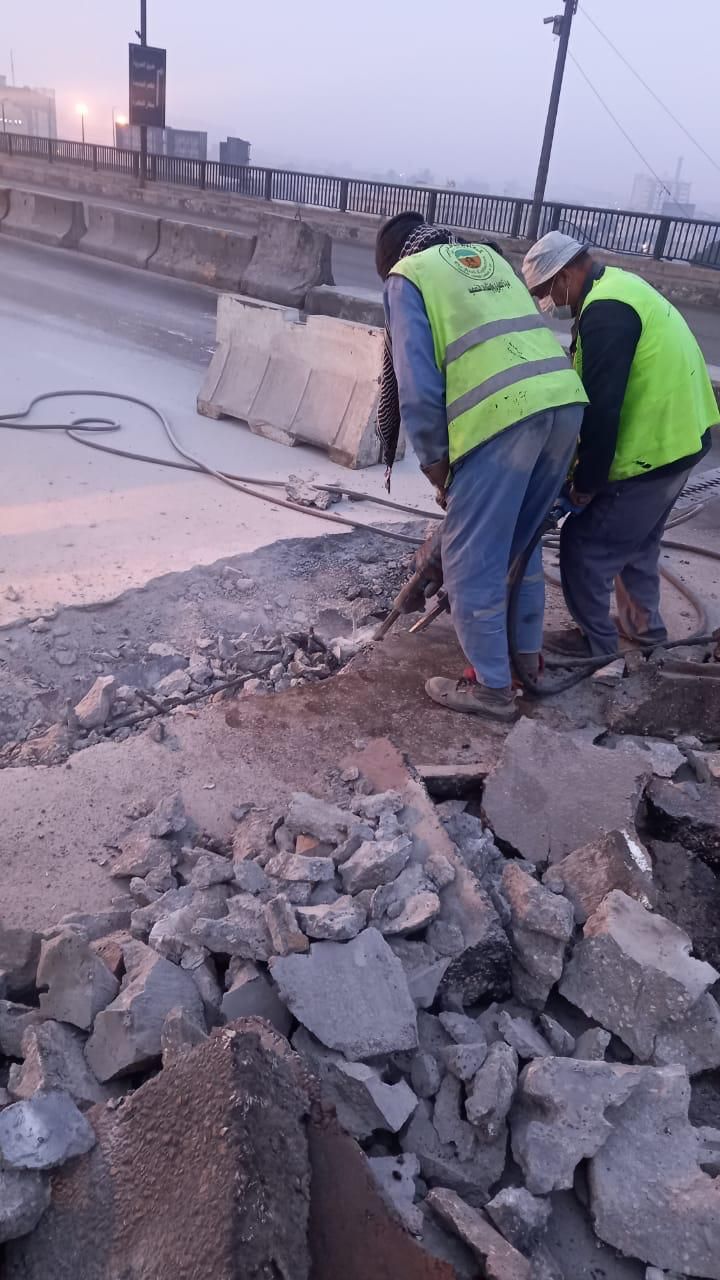 محافظة القاهرة تبدأ صيانة وتجديد فواصل كوبري أكتوبر.. صور