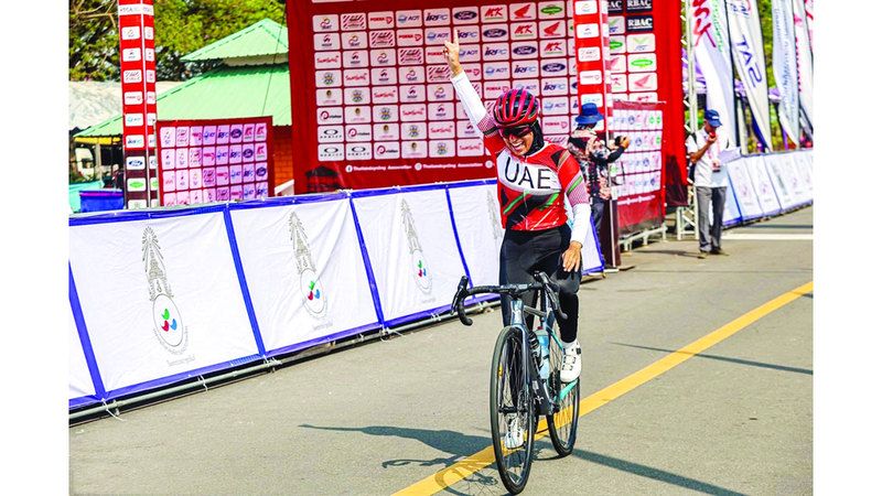 الامارات | سلامة الخاطري.. بطلة التنس المتوجة بميدالية ذهبية في الدراجات
