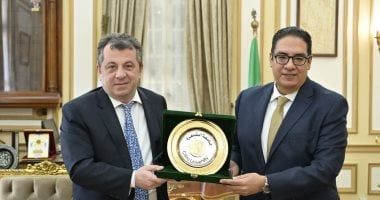 رئيس جامعة القاهرة يلتقى سفير أرمينيا بمصر لبحث سبل تعزيز علاقات التعاون