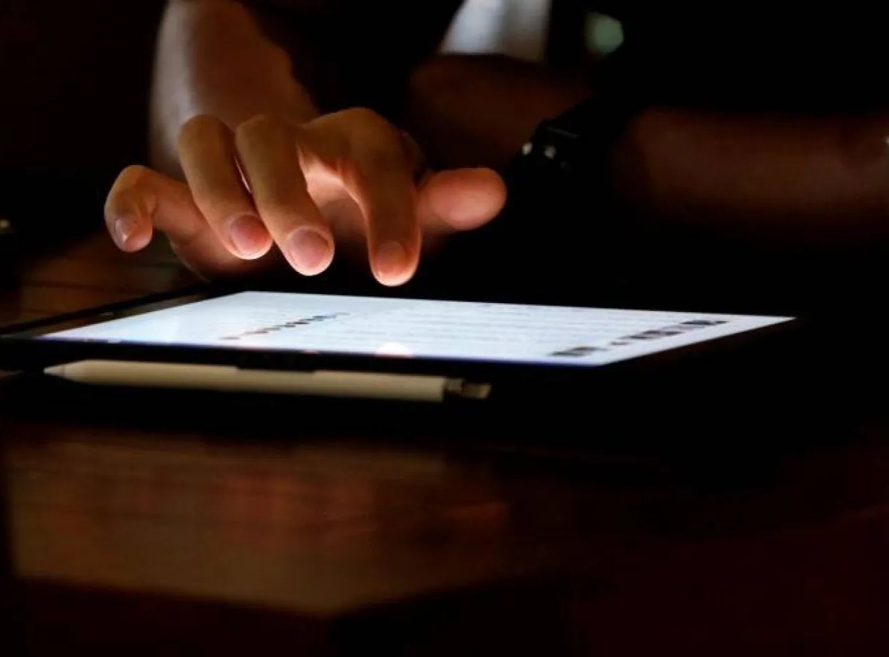 كيف تؤثر مواقع التواصل على الهرمونات