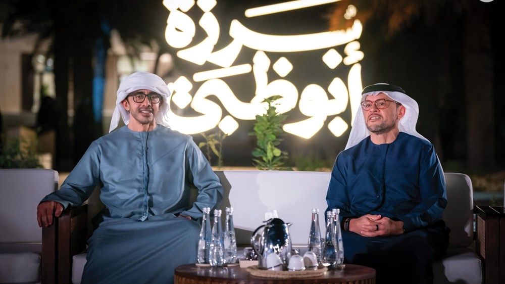عبدالله بن زايد يلتقي قيادات وموظفي جهات حكومية في «برزة أبوظبي»