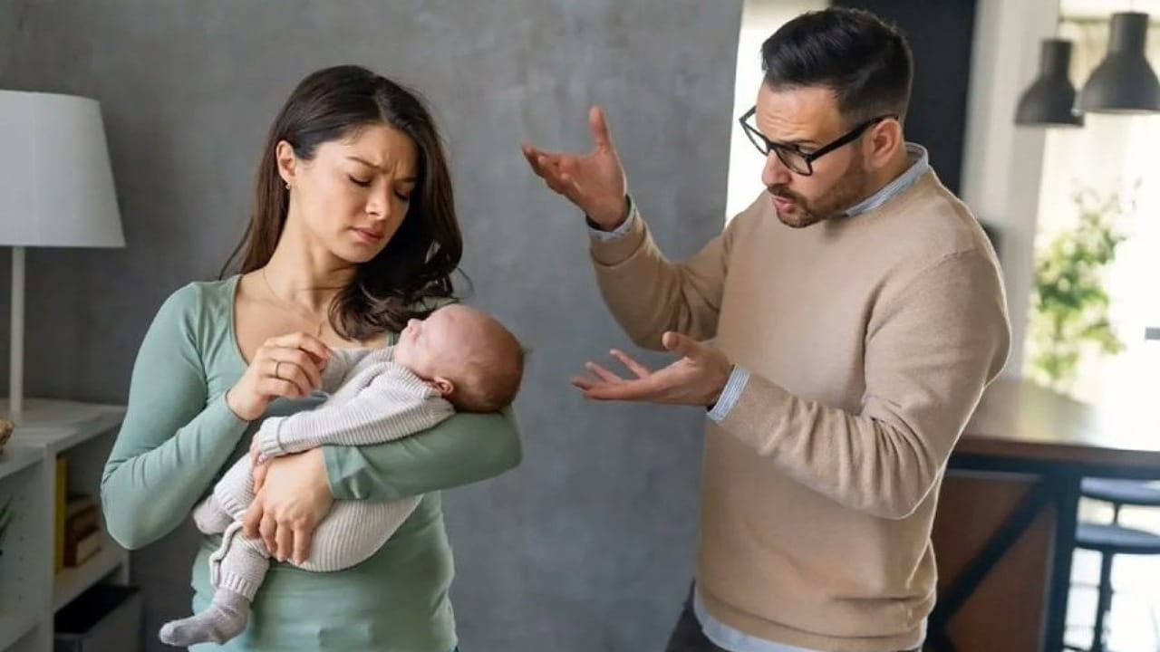 طلاق غريب في مصر بسبب لون عيون الطفلة!