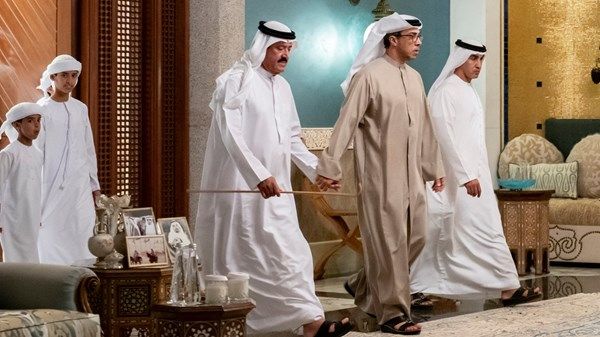 منصور بن زايد يحضر مأدبة الإفطار التي أقامها سلطان بن حمدان