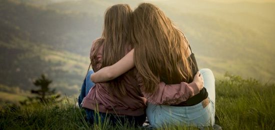 طالع الأبراج: يوم المرأة العالمى.. 5 أبراج نسائية بتحب إخواتها زى بطلات مسلسل إخواتي