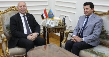 وزير الشباب ومحافظ القاهرة يبحثان توفير مساحات آمنة لممارسة الرياضة بالشوارع