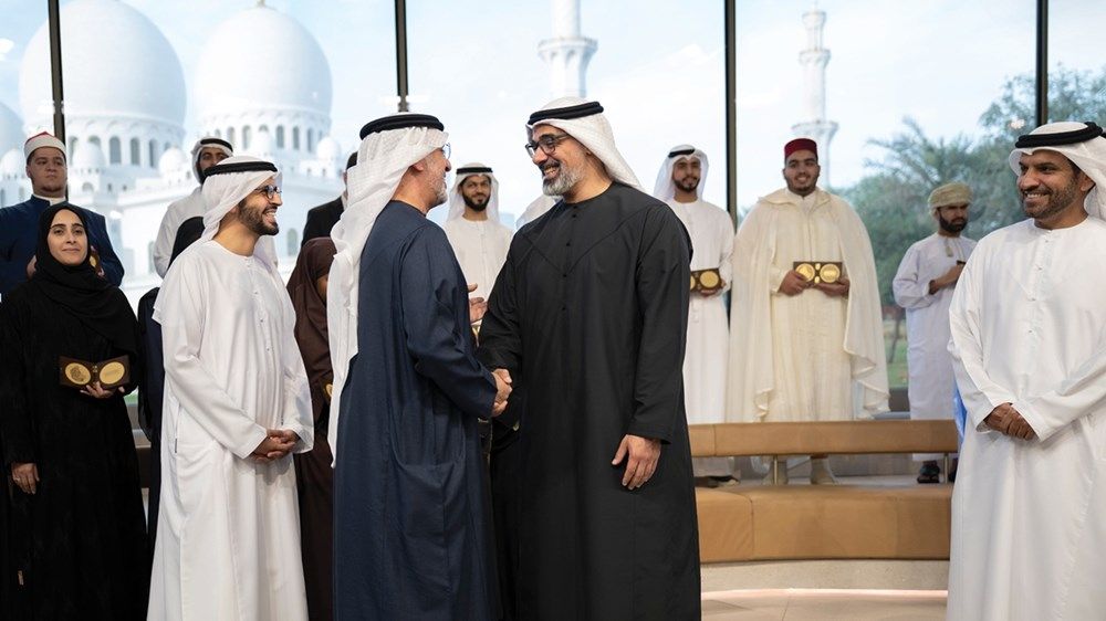 خالد بن محمد بن زايد يكرّم الفائزين بجائزة الإمارات الدولية للقرآن الكريم