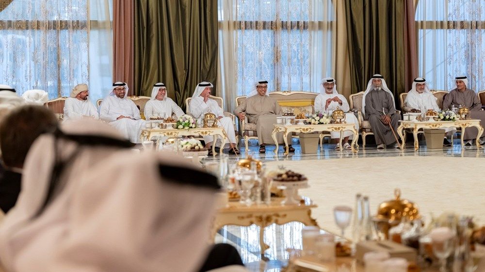 منصور بن زايد يحضر مأدبة الإفطار التي أقامها سلطان بن حمدان