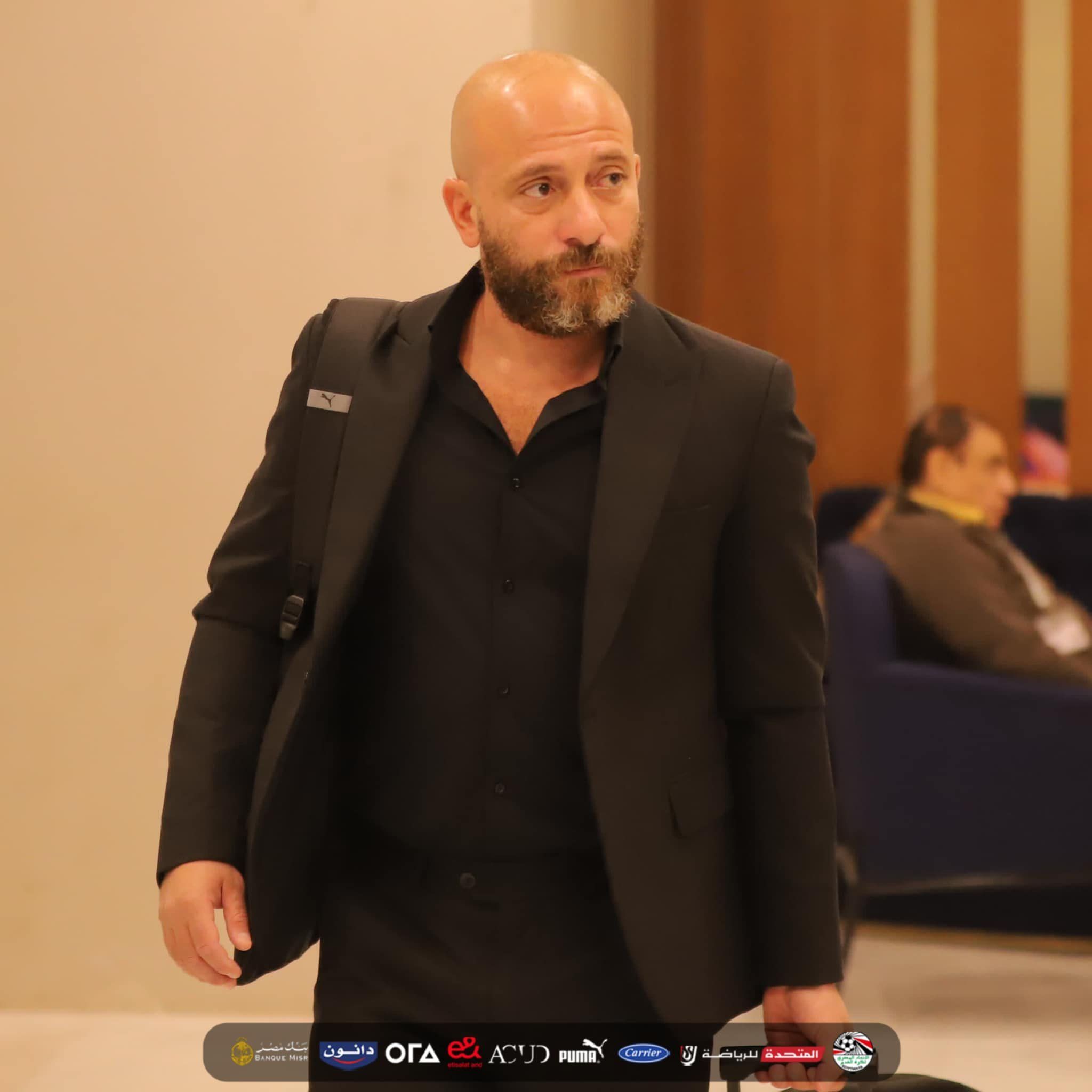 شاهد غرفة ملابس منتخب المحليين قبل مواجهة جنوب أفريقيا.. صور