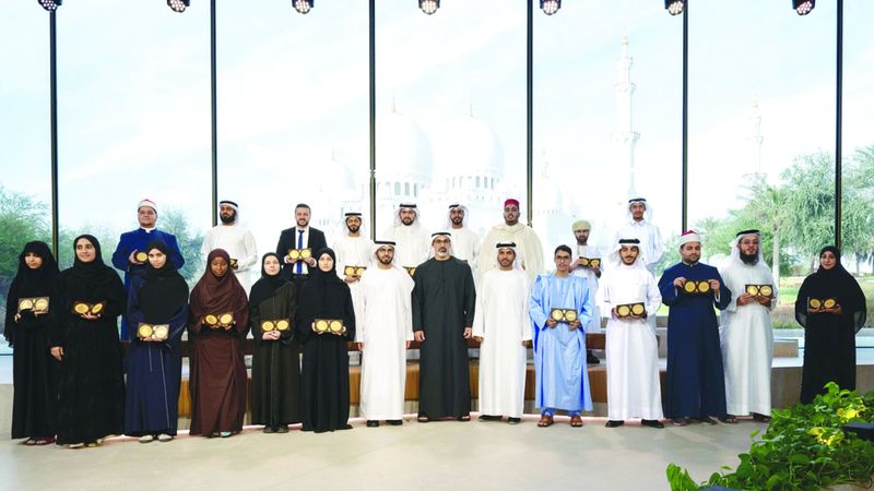 الامارات | خالد بن محمد يكرّم الفائزين بجائزة الإمارات الدولية للقرآن الكريم