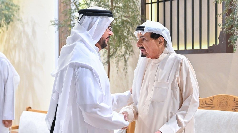 حاكم عجمان يتبادل التهاني بشهر رمضان مع الشيوخ وكبار المسؤولين