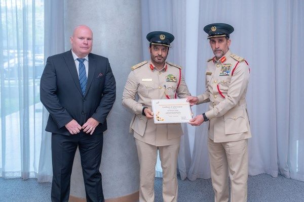 تخريج 47 منتسباً من برنامج تأهيل القيادات في شرطة دبي