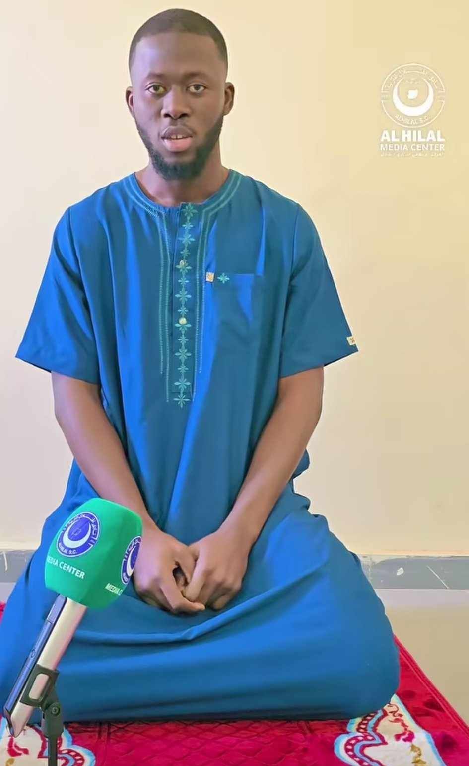 شاهد بالصورة والفيديو.. تلاوة قرآنية عطرة من حارس مرمى الهلال السوداني العاجي “عيسى فوفانا”