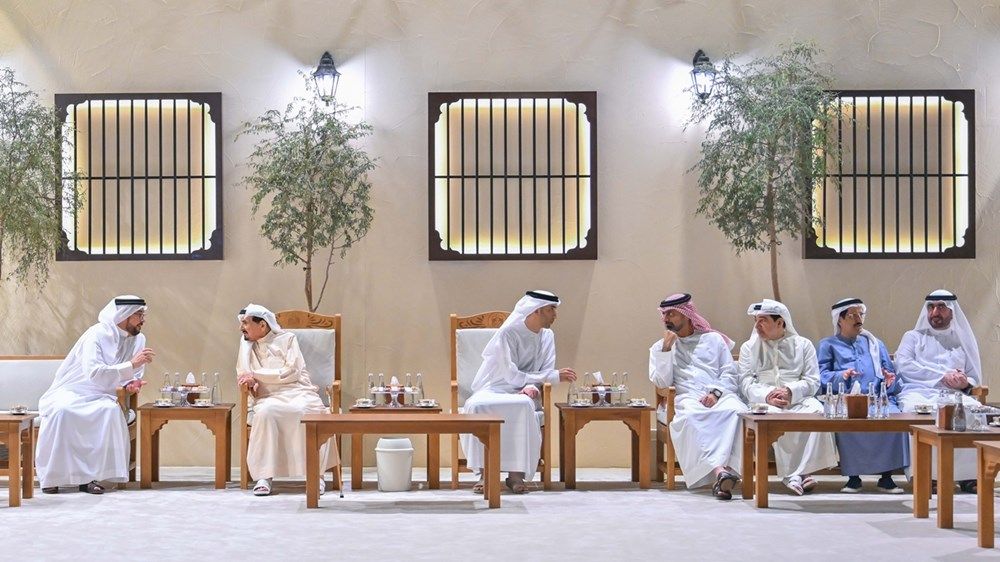 حاكم عجمان يتبادل التهاني بشهر رمضان مع الشيوخ وكبار المسؤولين