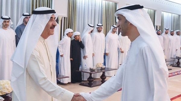 حاكم أم القيوين يستقبل المهنئين بالشهر الفضيل