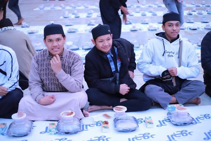 مؤسسة الجود عضو التحالف الوطني تنظم مأدبة إفطار بجامع عمرو بن العاص