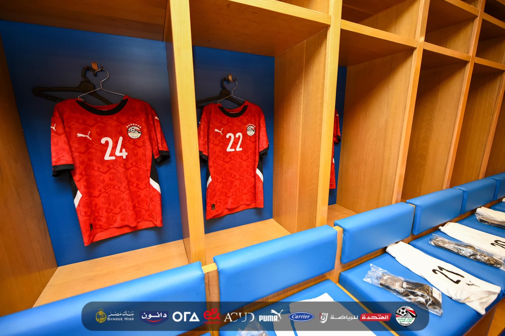 شاهد غرفة ملابس منتخب المحليين قبل مواجهة جنوب أفريقيا.. صور