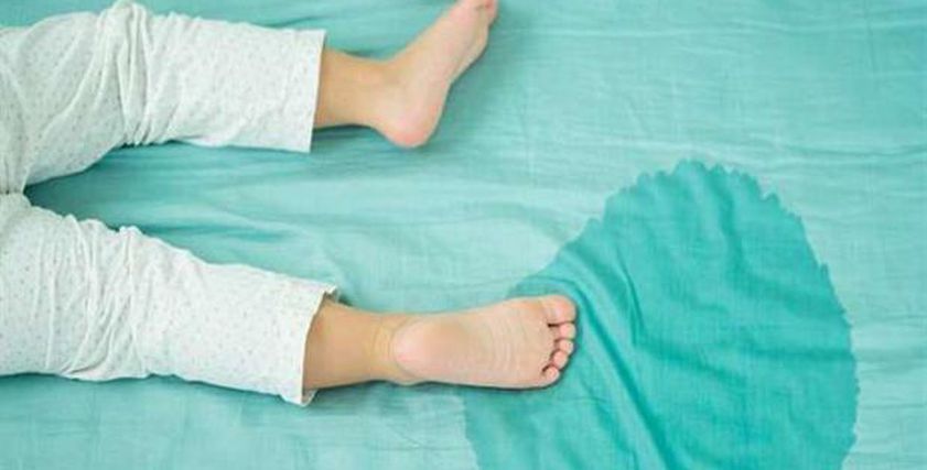 كيف تساعد طفلك في التغلب على التبول اللاإرادي؟.. نصائح مهمة عليك اتباعها