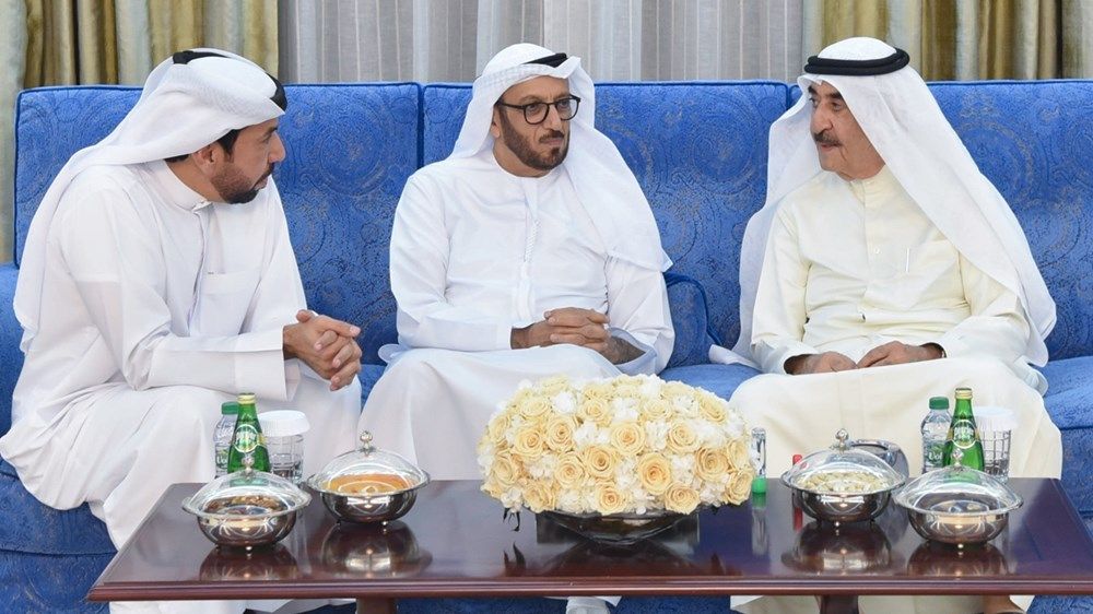 حاكم أم القيوين يستقبل المهنئين بالشهر الفضيل