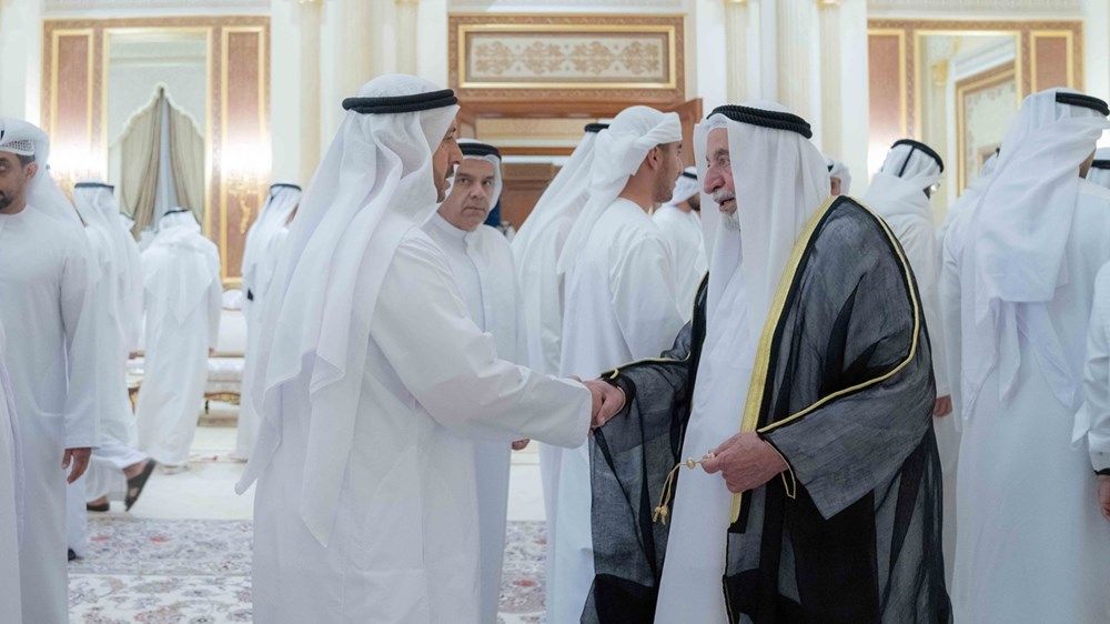 حاكم الشارقة يواصل استقبال المهنئين بشهر رمضان