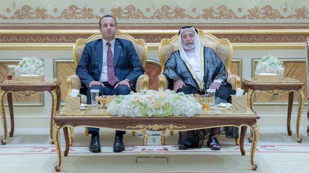 حاكم الشارقة يواصل استقبال المهنئين بشهر رمضان