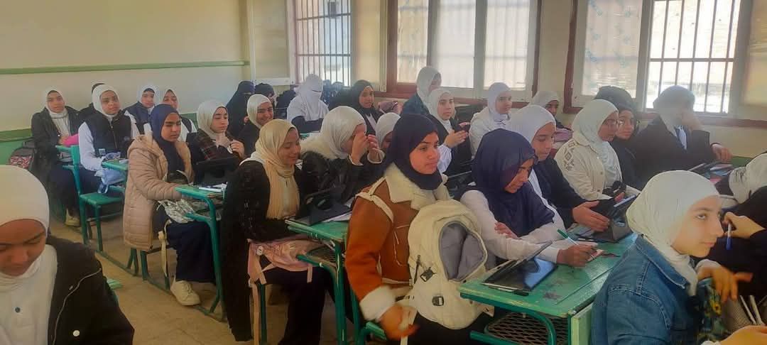 انتظام تقييمات امتحان شهر مارس لصفوف النقل بالمدارس.. صور