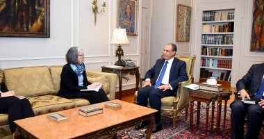 وزير الخارجية والهجرة يستقبل رئيسة الاتحاد الدولي لجمعيات الهلال والصليب الأحمر