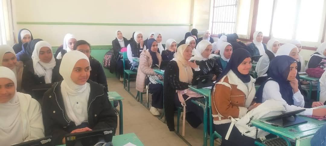 انتظام تقييمات امتحان شهر مارس لصفوف النقل بالمدارس.. صور