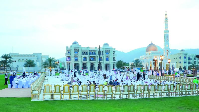 الامارات | مائدة إفطار واحدة تجمع أهالي دبا الحصن