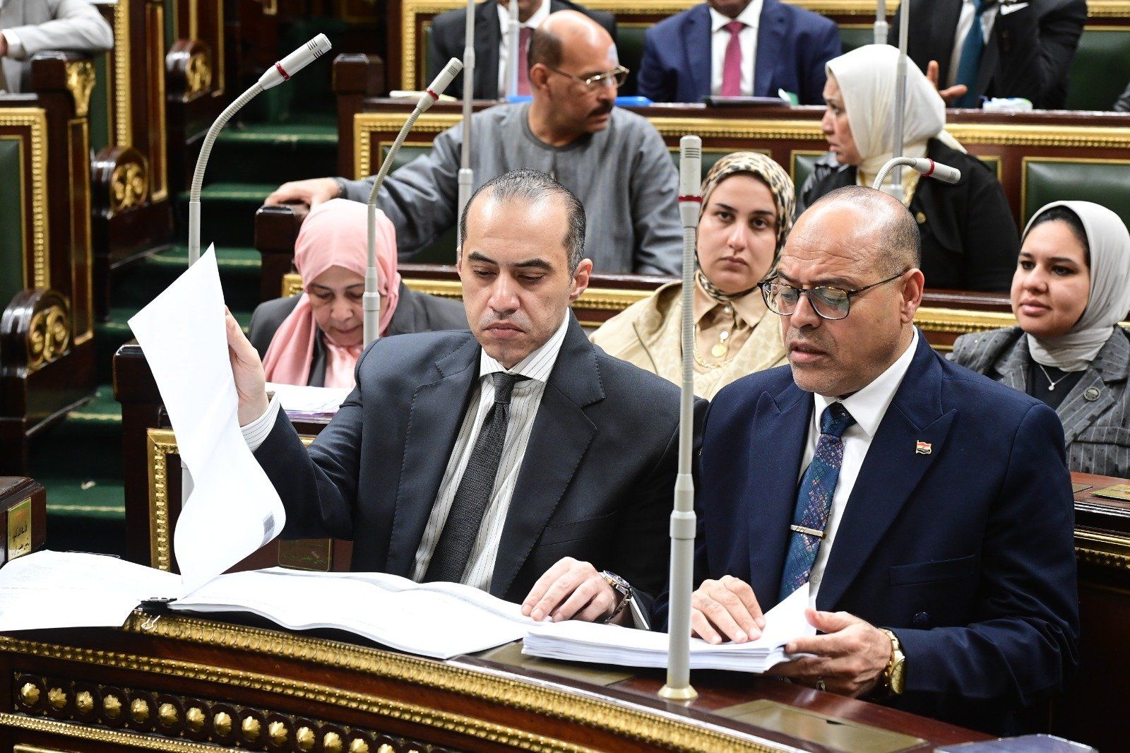 وزير المجالس النيابية: مشروع قانون العمل الجديد يؤمن عقد العامل ويحظر فصله حال إدماج المنشأة