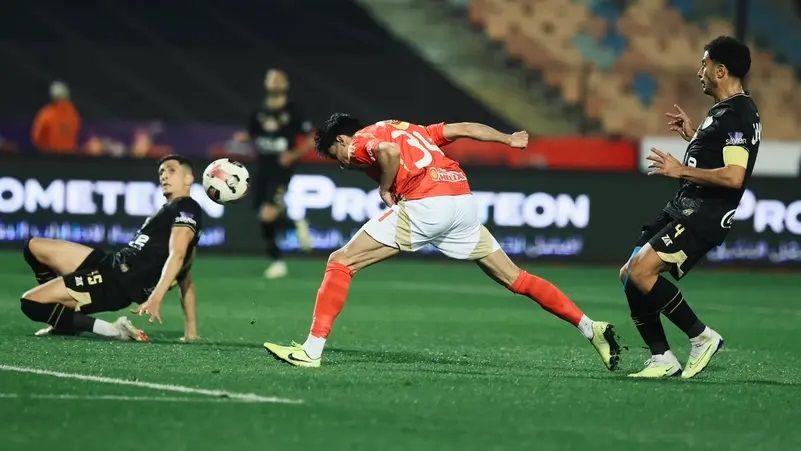 الامارات | قمة حاسمة للزمالك والأهلي.. موعد المباراة وردود فعل "غاضبة"