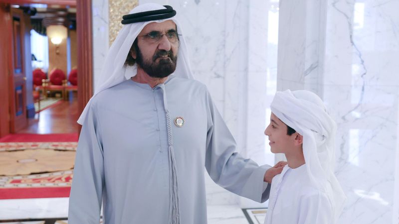 الامارات | محمد بن راشد وحمدان بن محمد يلتقيان مؤذن الفريج نهيان الفلاسي