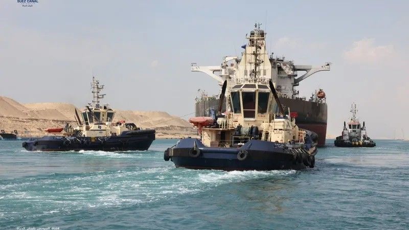 الخليج اليوم .. صور.. قطْر ناقلة بترول عبر قناة السويس بعد تعرضها لهجوم حوثي