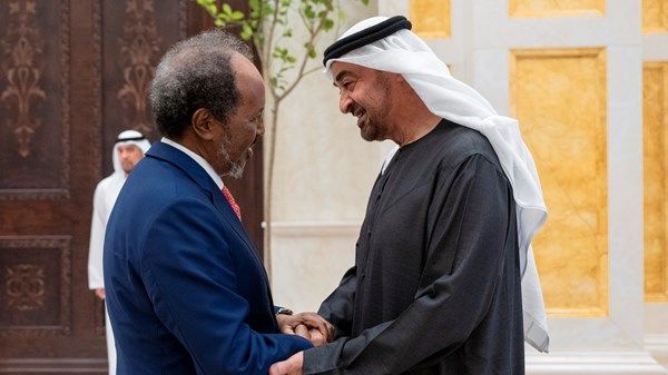 رئيس الدولة يستقبل الرئيس الصومالي