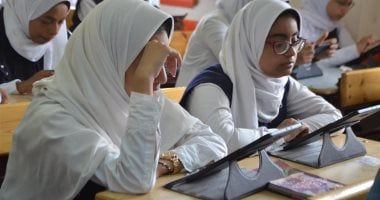 المدارس توجه طلاب الثانوى العام بشحن التابلت لإجراء امتحان الشهر إلكترونيا