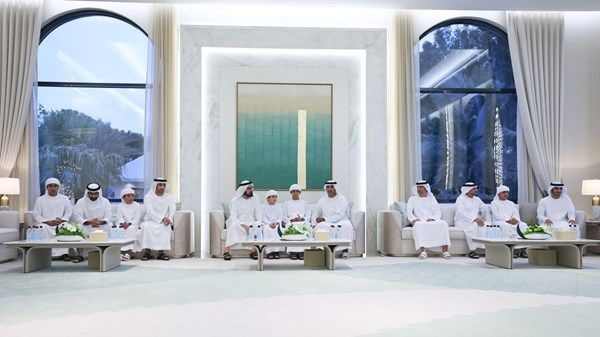 محمد بن راشد يحضر مأدبة إفطار أقامها أبناء المرحوم الشيخ دلموك بن جمعة آل مكتوم