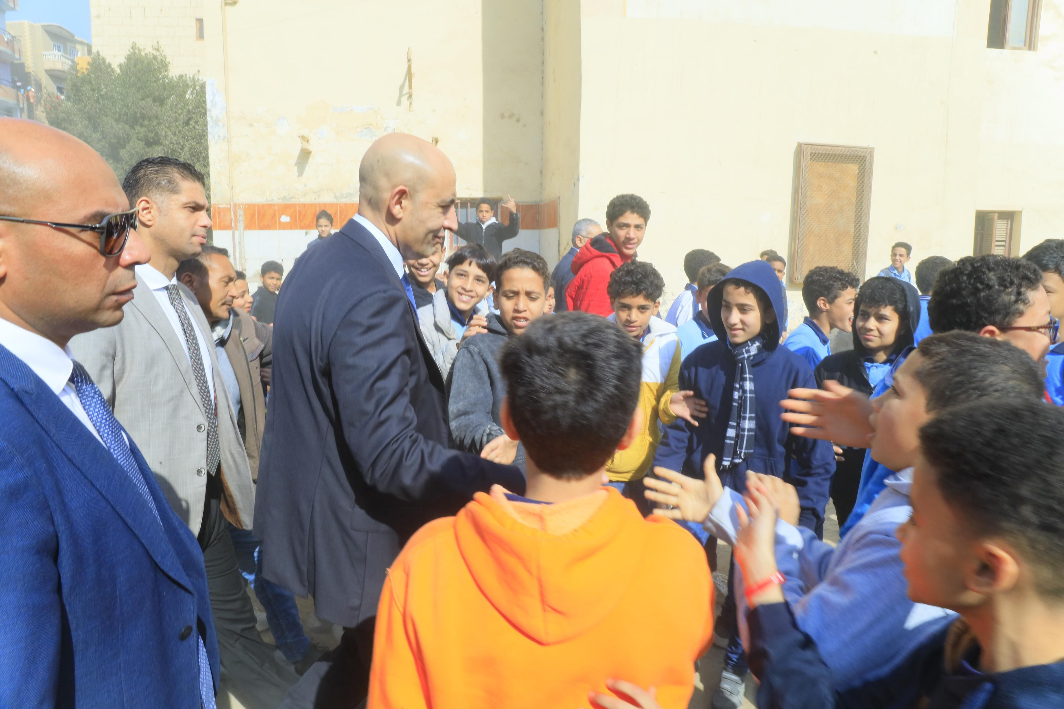 وزير التعليم خلال جولته بمدارس الفيوم يوجه الطلاب بالاهتمام بمجال التكنولوجيا