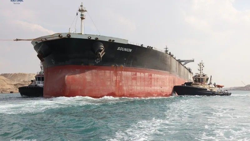 الخليج اليوم .. صور.. قطْر ناقلة بترول عبر قناة السويس بعد تعرضها لهجوم حوثي