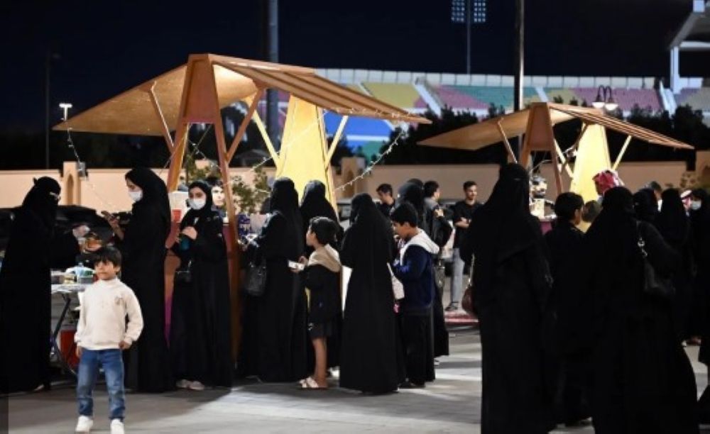 أسواق "ليالي رمضانية".. وجهة فريدة ورافد اقتصادي للأسر المنتجة