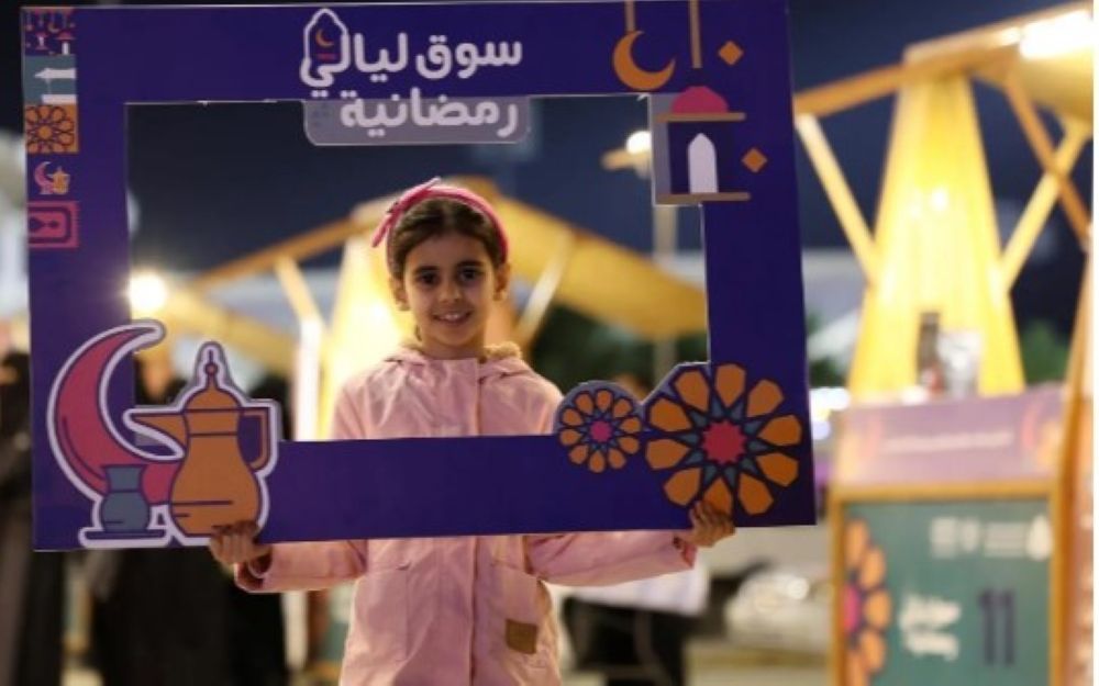 أسواق "ليالي رمضانية".. وجهة فريدة ورافد اقتصادي للأسر المنتجة