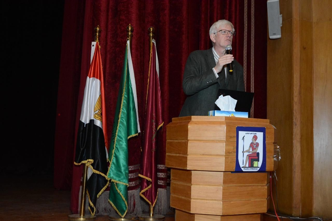 طب قصر العيني تستقبل السفير السويدي والبروفيسور يوهان كارلسون لتعزيز التعاون فى مجال الصحة