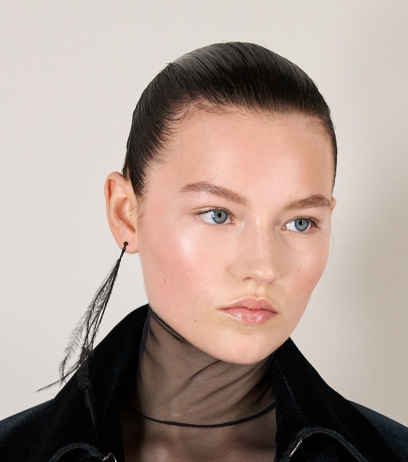 أجدد الصيحات الجمالية من أسبوع الموضة في باريس لخريف وشتاء 2025