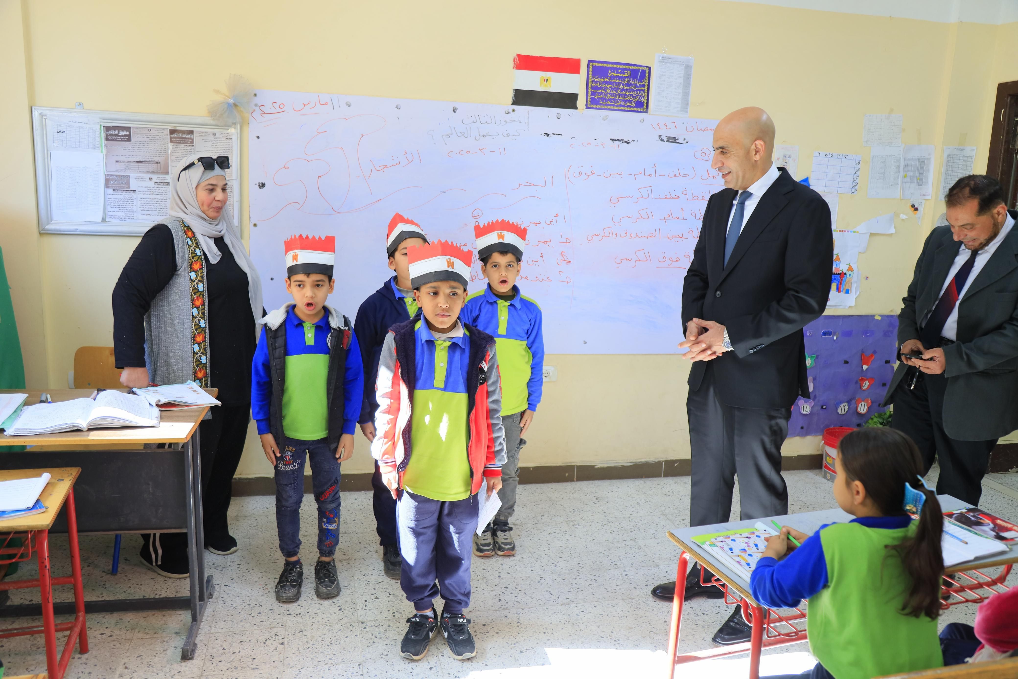 وزير التعليم يزور مدرستين في حى الأسمرات بالقاهرة لمتابعة انتظام سير الدراسة
