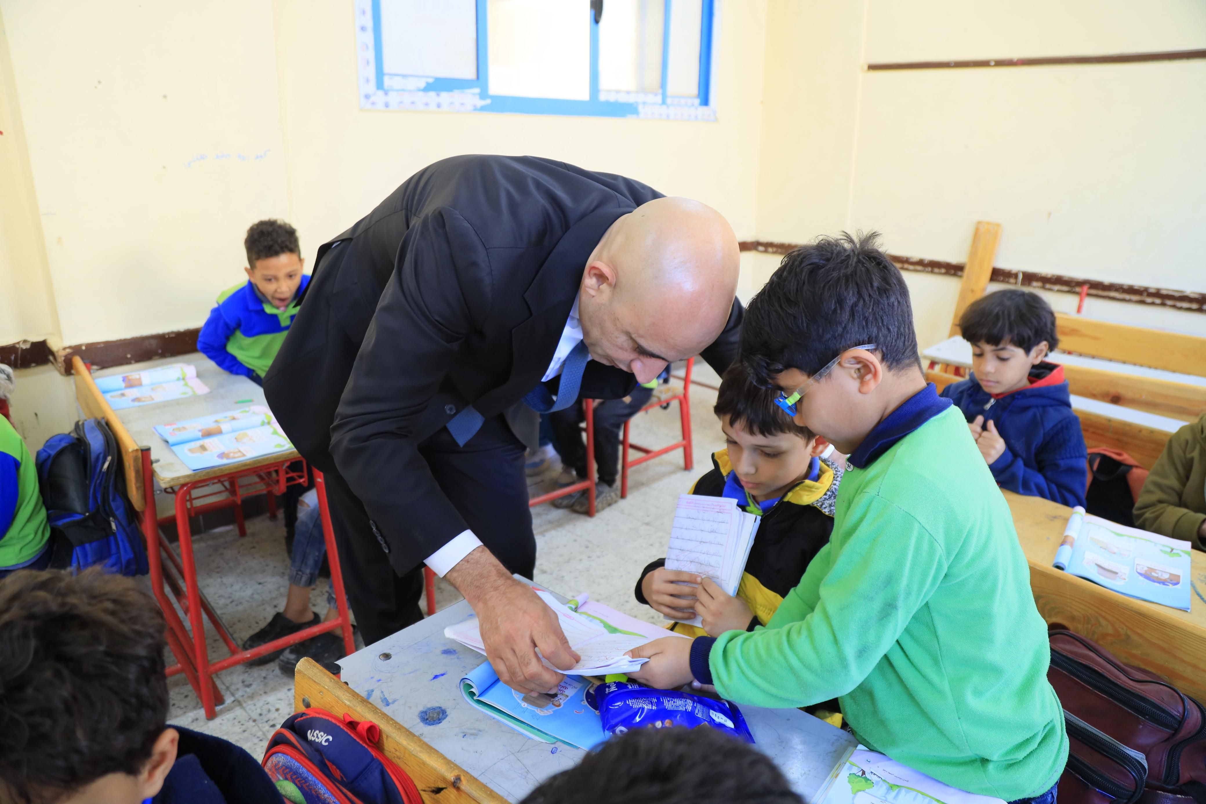 وزير التعليم يزور مدرستين في حى الأسمرات بالقاهرة لمتابعة انتظام سير الدراسة