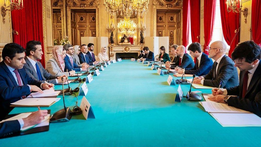 عبدالله بن زايد يلتقي في باريس وزير الخارجية الفرنسي