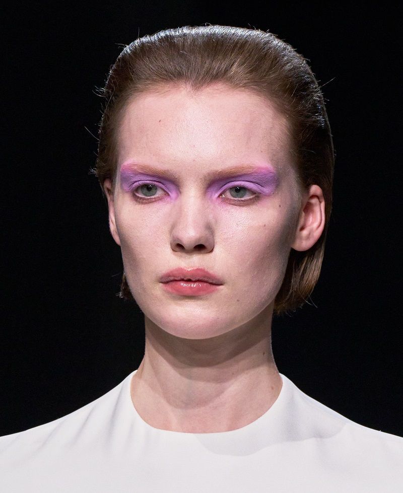 أجدد الصيحات الجمالية من أسبوع الموضة في باريس لخريف وشتاء 2025