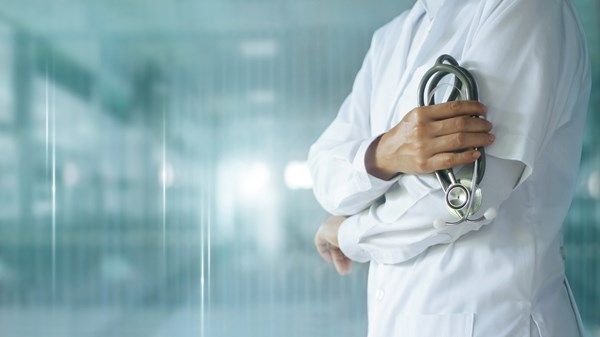 يوم الطبيب الإماراتي.. فخر واحتفاء بحماة صحة المجتمع